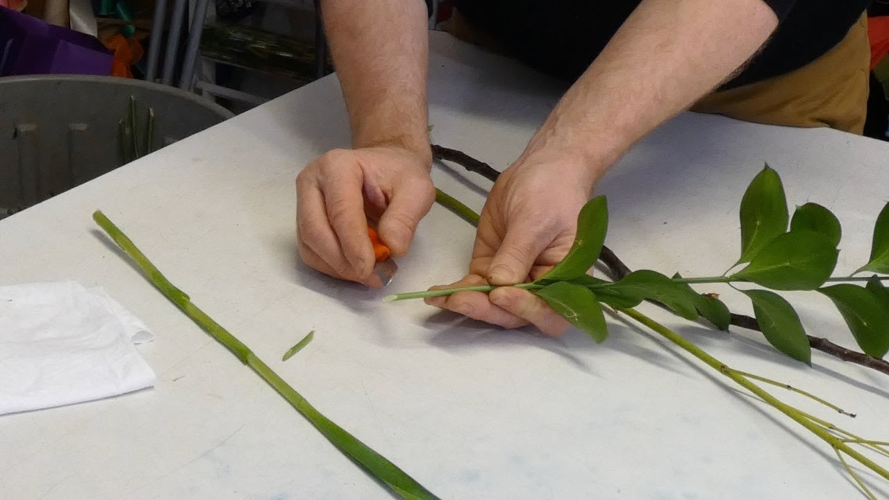 How To Use A Florist Knife Safely