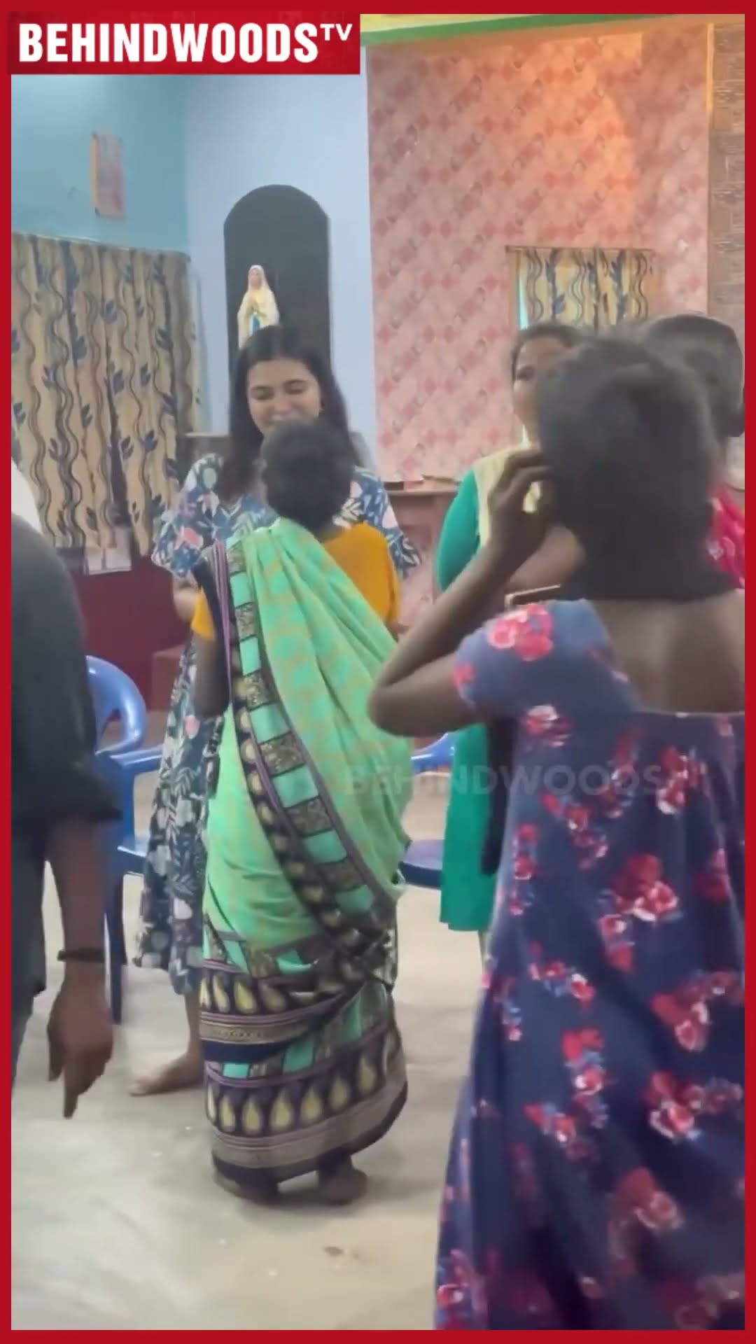 'எதாச்சும் வேணும்னா சொல்லி அனுப்புங்க..' காய்கறி, அரிசி, Biscuits-னு கொடுத்து உதவிய Dharsha Gupta ?