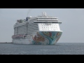 Norwegian Getaway -gigantyczny statek pasażerski w Gdyni. 4K.