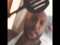 Capture de la vidéo Booba Écoute Du 40000 Gang En Faisant La Cuisine !