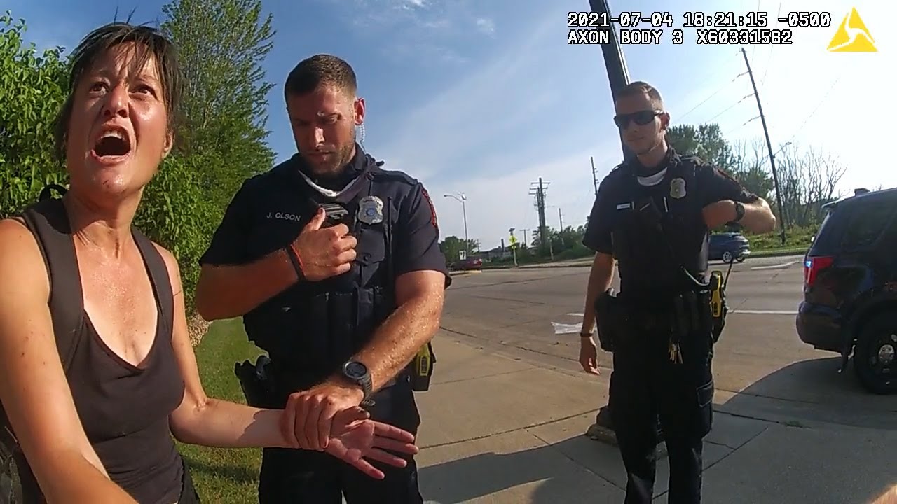⁣Woman Kicks Police Officer During Arrest
