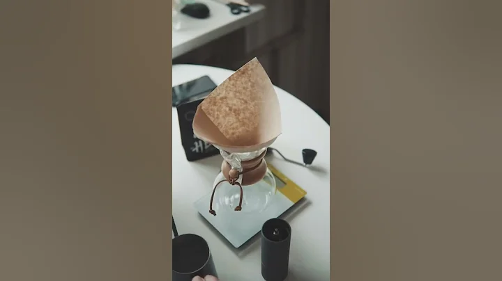 Chemex brewing coffee