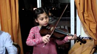 Video thumbnail of "Martina tocando Feliz Cumpleaños Violín"