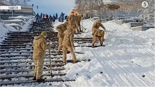 250 військових прийшли на допомогу комунальникам: як триває ліквідація наслідків негоди на Одещині
