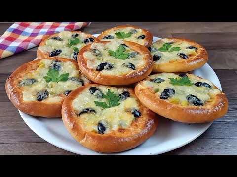 ميني بيتزا بدون لحوم مع طريقة تحضير صوص تومات بطريقة سهلة مملحة خفيفة و لذيذة جدا