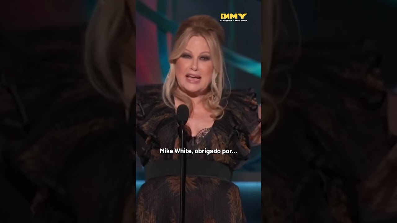 Jennifer Coolidge vence Melhor Atriz Coadjuvante em Série de Drama por “The White Lotus” no Emmy