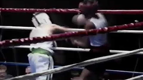 Fernando Vargas W-PTS Raymond Venegas (Dec. 1992)