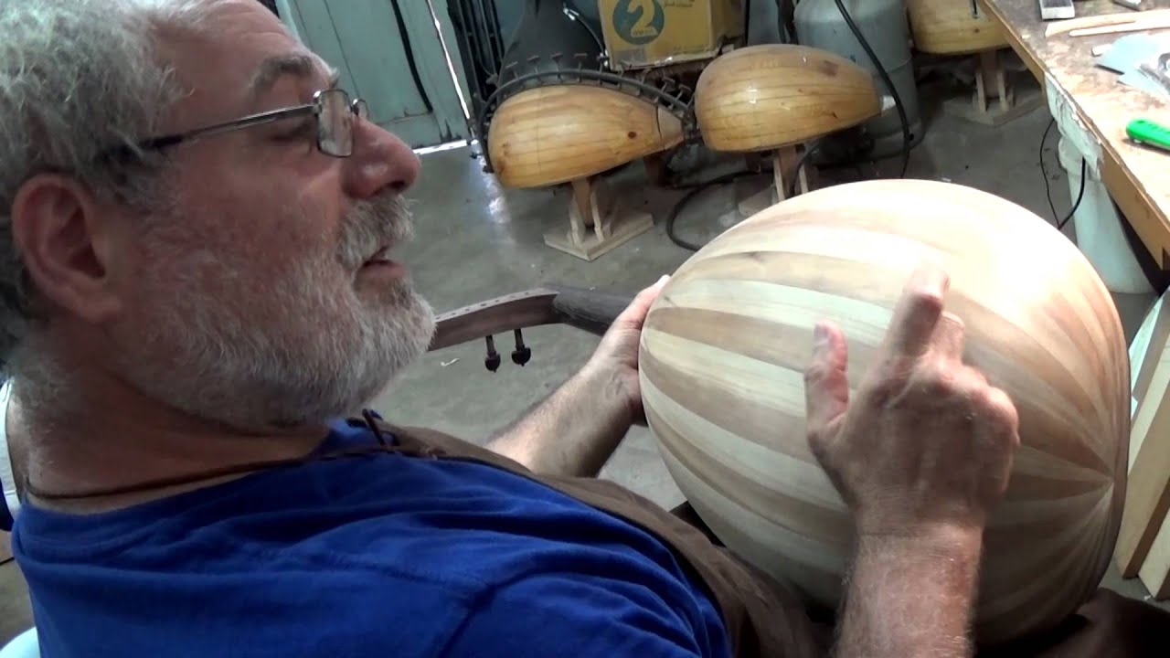 بطرس بشارة : صانع للعود والكمان