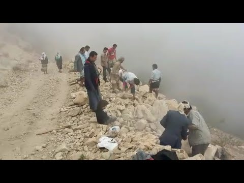 الشيخ امين عبده علوان يزور مشروع طريق البيادع صنوه الكلبيين وظفران جبل مطحن الفرعيين