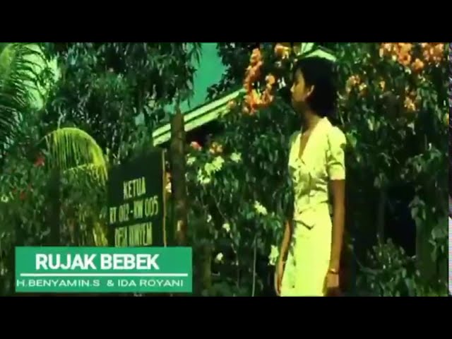 Benyamin s dan Ida Royani - Rujak Bebeg ( video klip Jadul ) class=