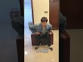 ソファみたいな見た目の叔父さんに、兄弟が飛びかかった 😂🛋️#shorts