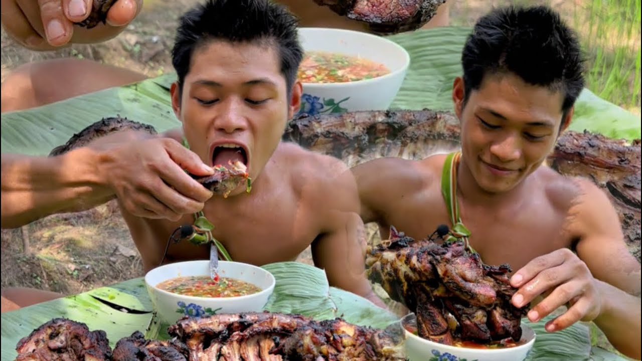 ဝက်သားကင် အကြီးကြီး ကိုက်စား 🥲