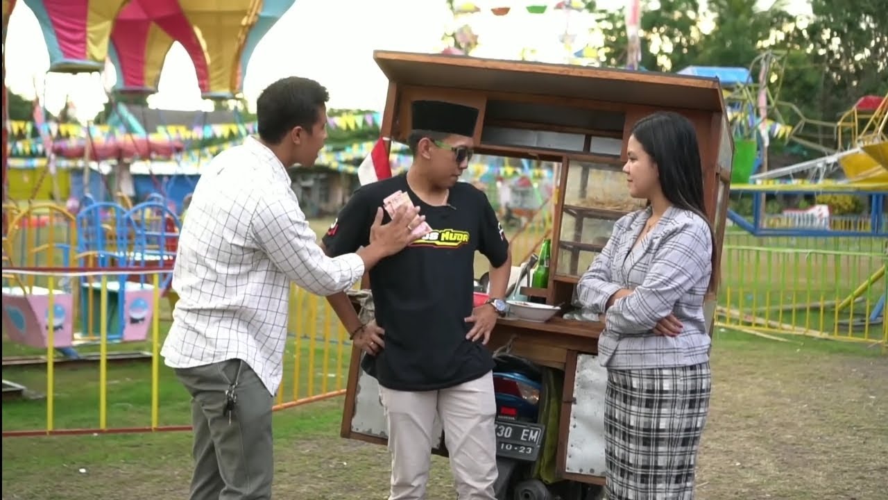 BOS MUDA DISANGKA PENJUAL BAKSO SAMA MANTANNYA SAMA PACARNYA YG SOK KAYA,Tapi lihatlah akhirnya...