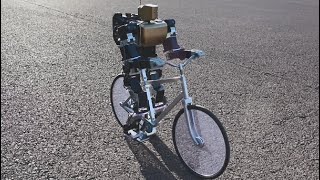 自転車ロボット君あれから大分上達しました (Bicycle robot that has improved a lot.)