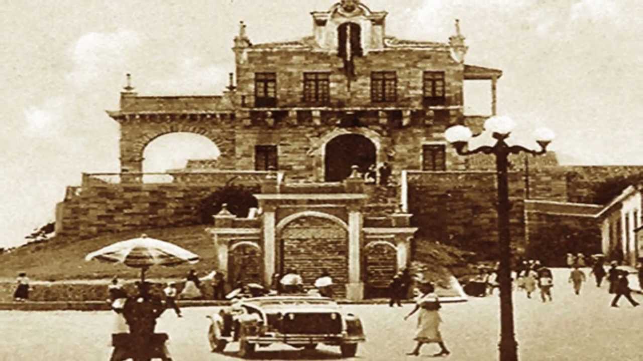 La Calle Donde Tu Vives (El Primer carro en las calles de Guatemala) (Héctor Gaitán) - YouTube