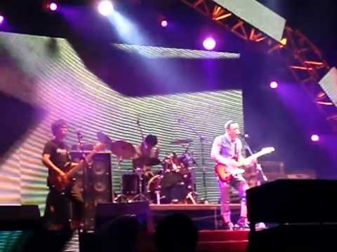 黄贯中 - 爱又怎麼样 （AMF 2011）