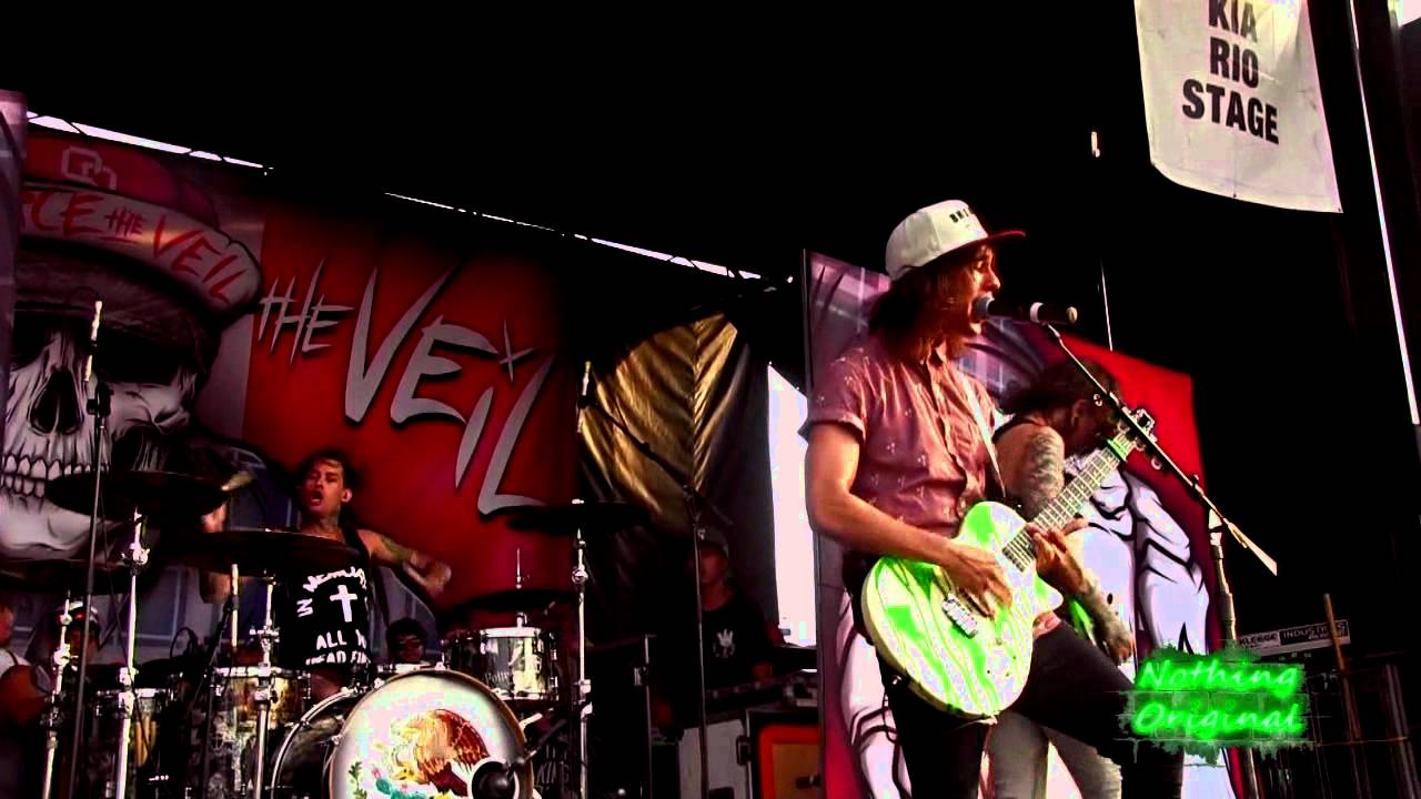 Intro/Besitos Pierce the Veil (Live Warped Tour 2012) YouTube