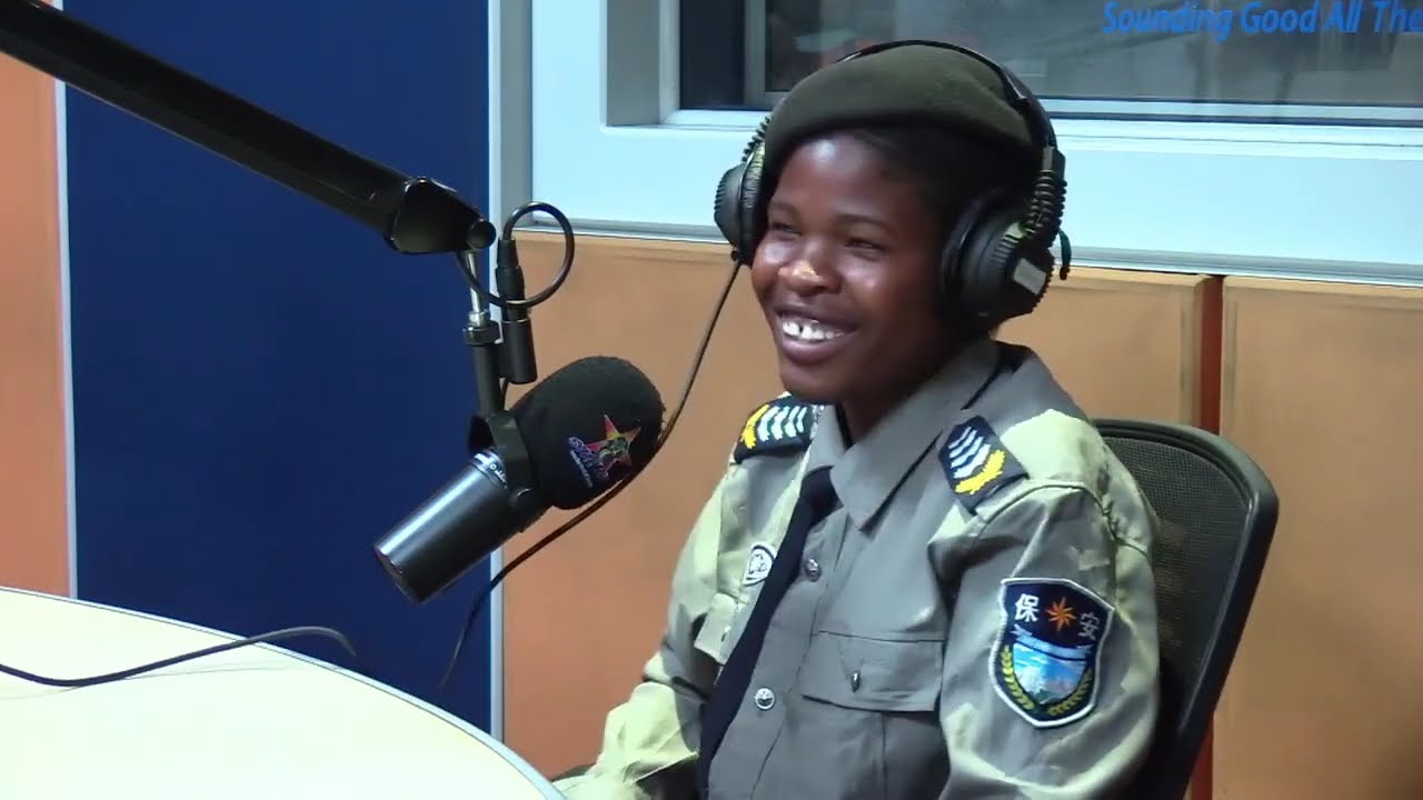 Восходящая звезда Нэтти Джи получает возможность дать интервью на радио и «убивает» его