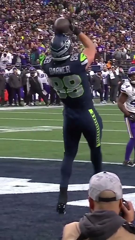 what a catch ? #ajbarner #seattle #seahawks #nfl