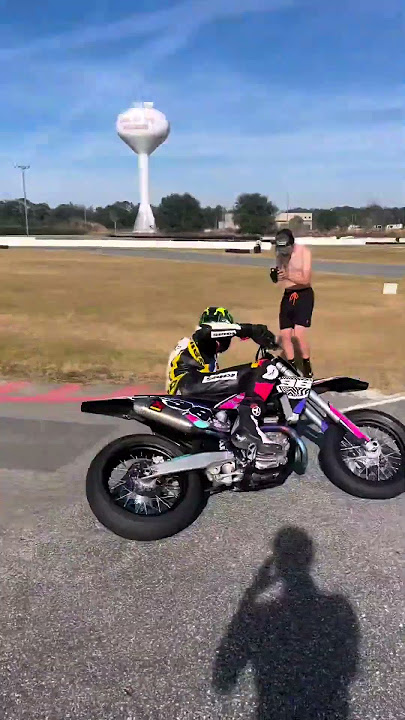 How to Corner like a #Pro #supermoto #supermotard #ktm #drifting