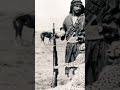 رجل ن عليه البشت ويشيل دبدوب رجل ن عليه البشت ويشيل دبدوب