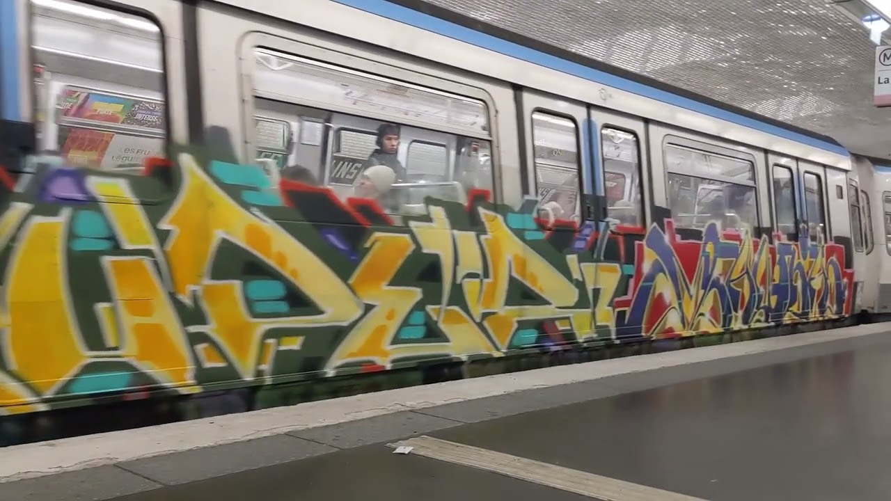 Double A Spraypaint - Graffiti Paris 2
