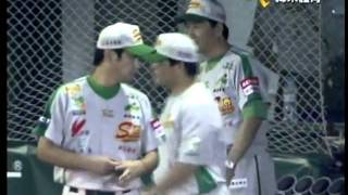 20100922興農牛VS統一獅七局下半高國慶被觸身球老婆可愛反應
