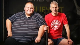 Парень весил 250 кг, а потом похудел на 40 кг из-за необычных листовок тренера Парень весил 250 кг, а потом похудел на 40 кг из-за необычных листовок тренера