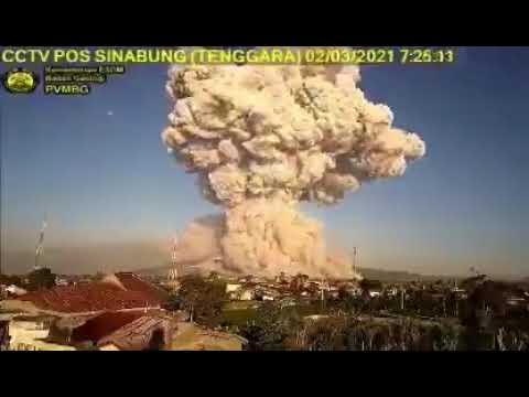 На индонезийском острове Суматра проснулся вулкан Синабунг.