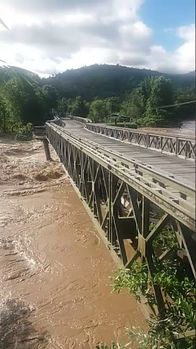 Detidetik jembatan di gorontalo ambruk