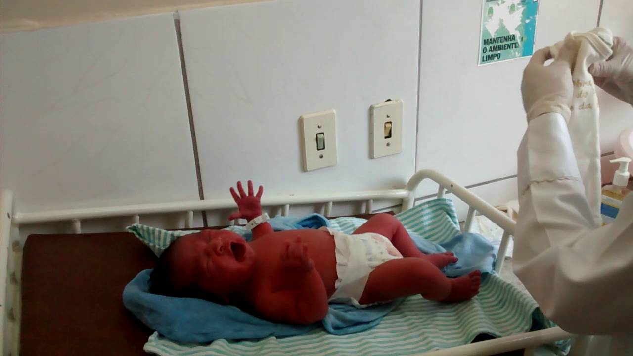 Primeiro banho do Yuri Moisés