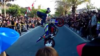 Aksi Memukau Wawan Tembong di atas Yamaha R25 7 Yamaha R6