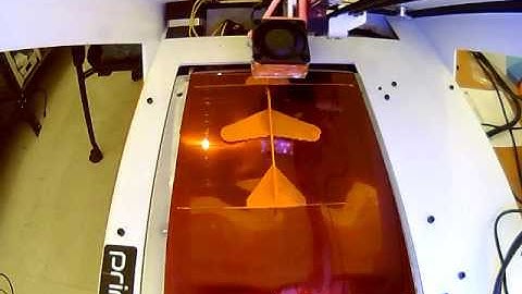 Printrbelt Timelapse of a glider print.