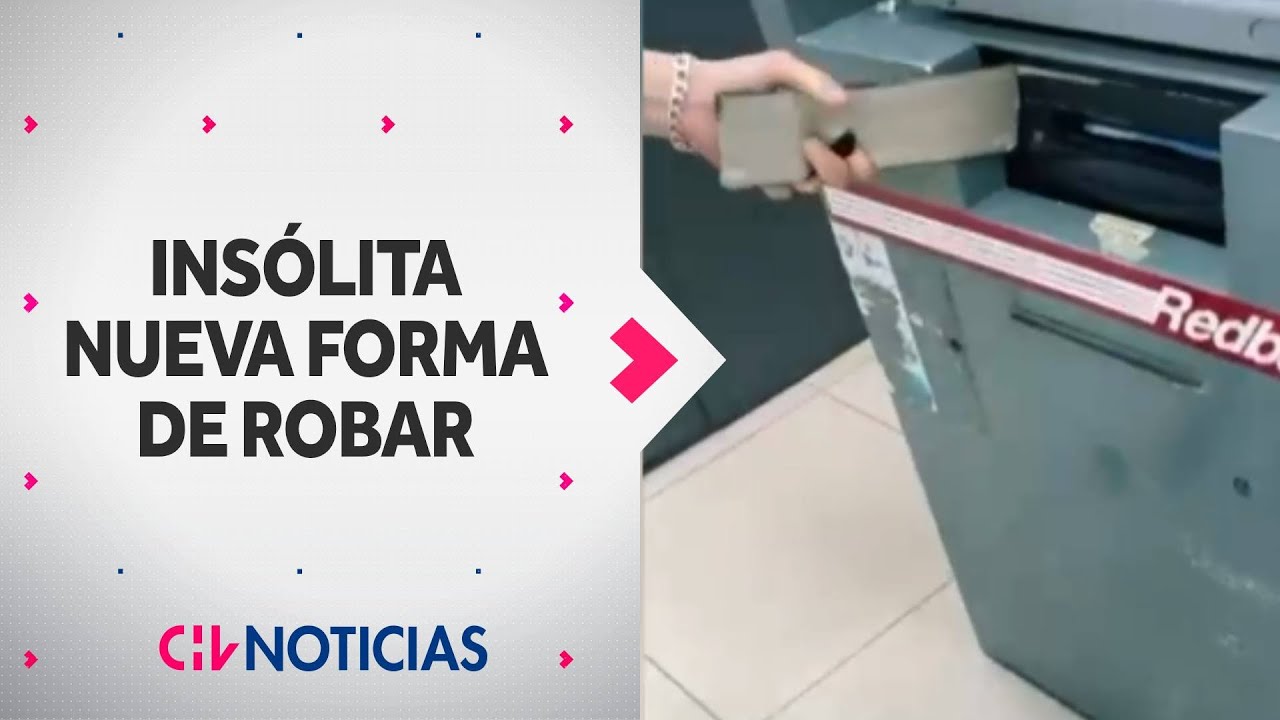 INSÓLITO MECANISMO para robar a usuarios de cajeros automáticos: Un cartón piedra que traba billetes