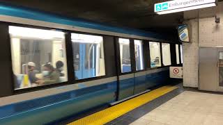 Départ Dun Mpm 10 Azur Du Métro De Montréal À La Station Place Darmes