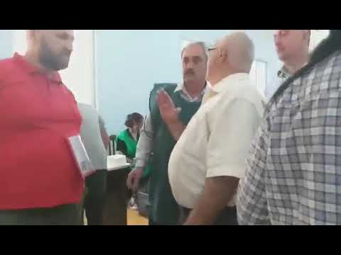 ინციდენტი ხულოს N1 საარჩევნო უბანზე - ამომრჩეველმა ხმის დაფიქსირება ვერ შეძლო (ვიდეო)