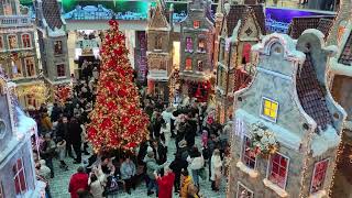В торговом центре Dana Mall — открыли большую новогоднюю зону в виде сказочного города.