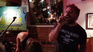 Rober Hard Rock haciendo 