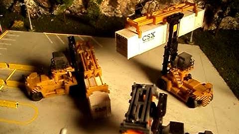 N scale Container Handler.AVI
