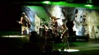 Download lagu No Leaf Clover Wembley 2007 No Leaf Clover Wembley 2007