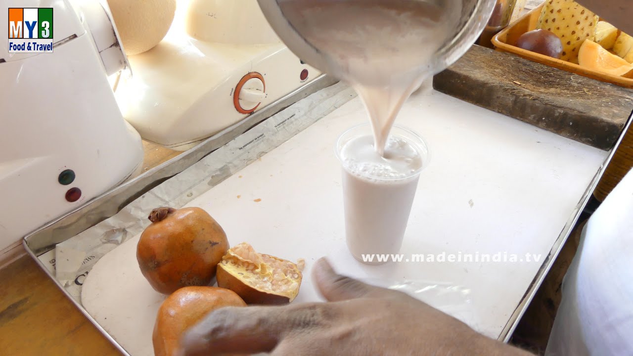 MAKING OF PINEAPPLE JUICE | HEALTHY STREET FOODS IN INDIA | ROAD SIDE FOODS IN INDIA street food