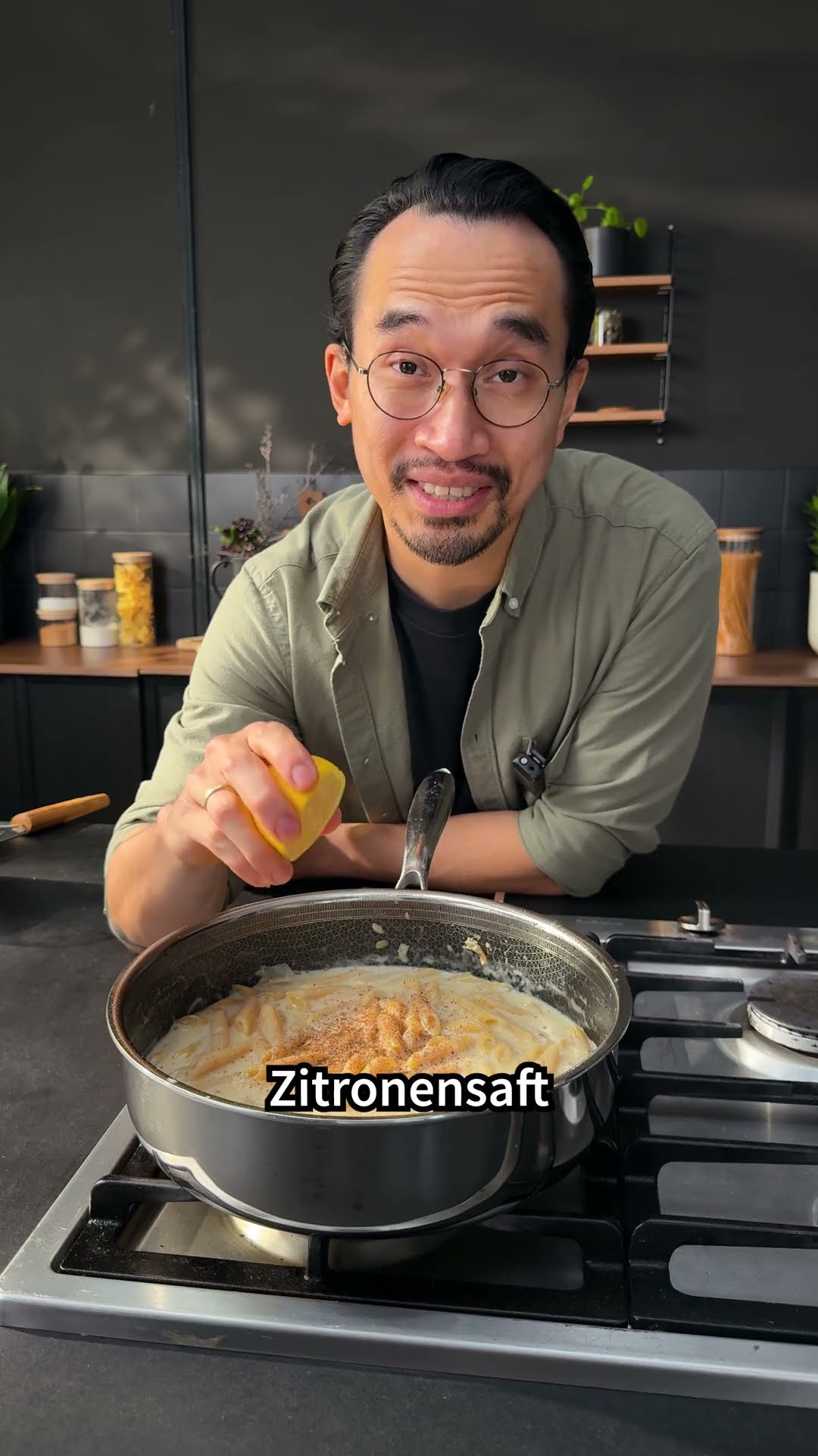 Ein Comfort-Klassiker für die ganze Familie: Nudelauflauf – mit Lachs ...