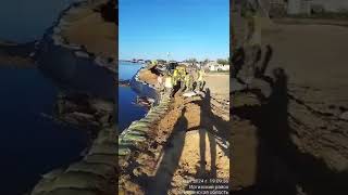 Большая вода подступила вплотную: в Актюбинской области пытаются предотвратить подтопление аула