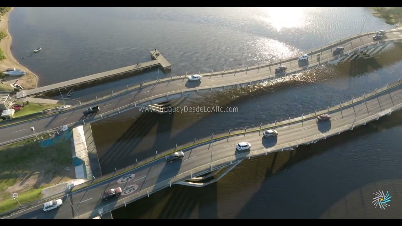 Video aéreo sobre el arroyo Maldonado, el puente, balnearios El Placer y La Barra M3 17519 24