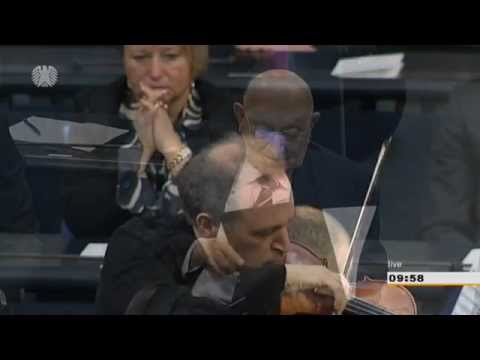 Kolja Blacher and Jascha Nemtsov play Mieczyslaw Weinberg in the German Bundestag