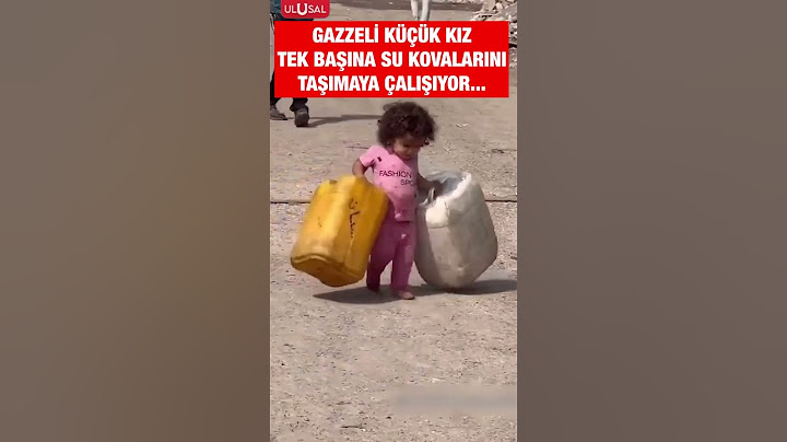 Gazzeli küçük kız tek başına su kovalarını taşımaya çalışıyor #shorts #gazze #filistin #keşfet
