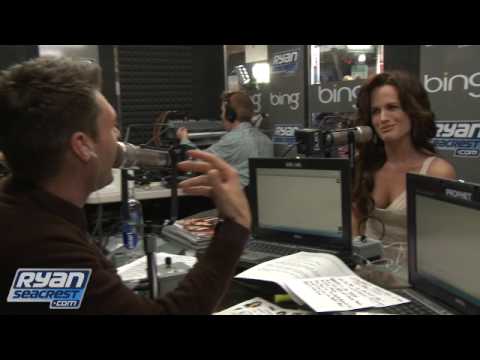 Elizabeth Reaser 'Tones It Down' For New Moon Prem...