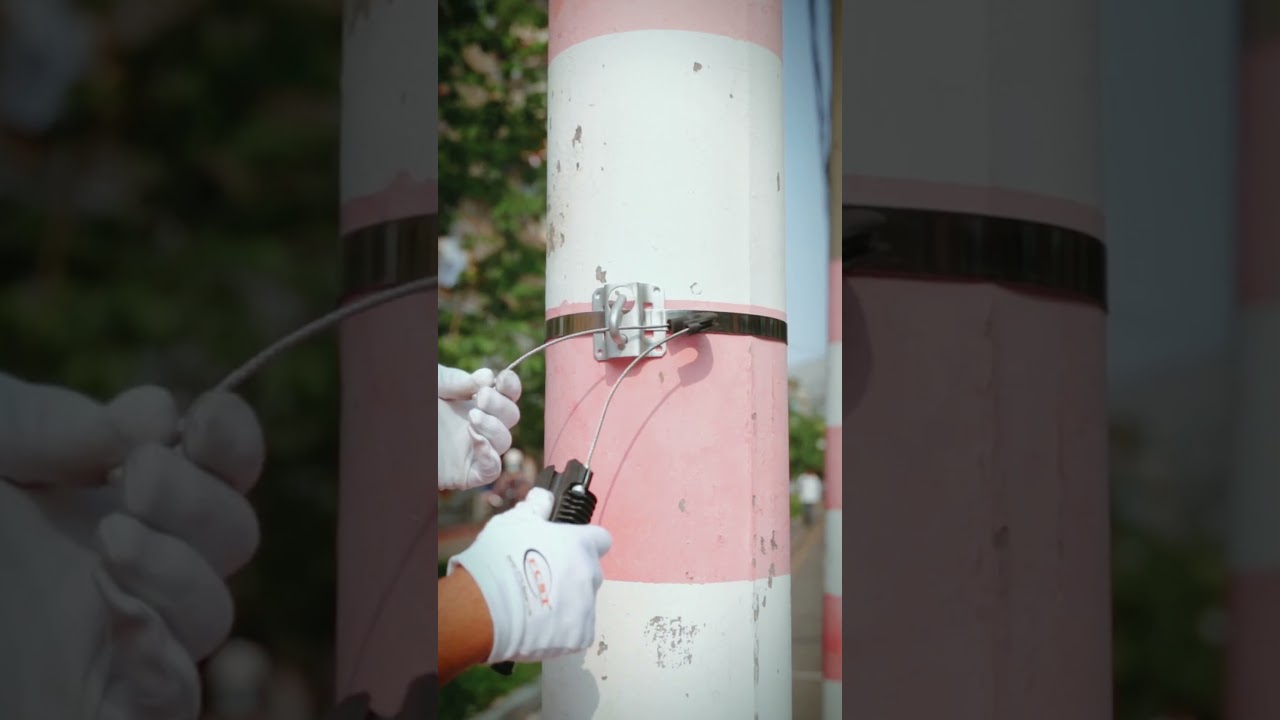 How to use the FTTH H-type hook?