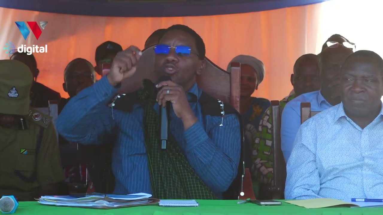 RC MAKONDA AMBANA MKURUGENZI-"WATUMISHIZI WAMEIBA MILIONI 52 / PESA ZIKOWAPI MNAJISAHAU WASHITAKIWE.