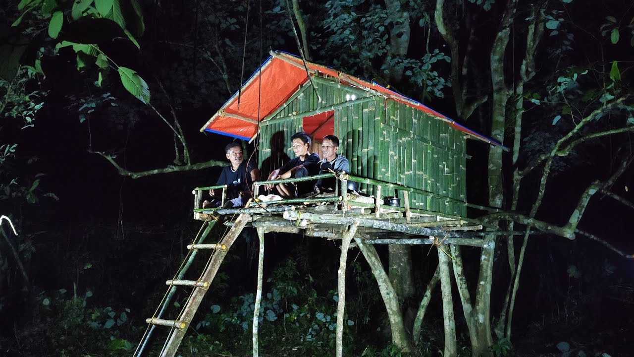 Uji nyali di hutan angker bersama kawan kawan bakar ikan di saat hujan